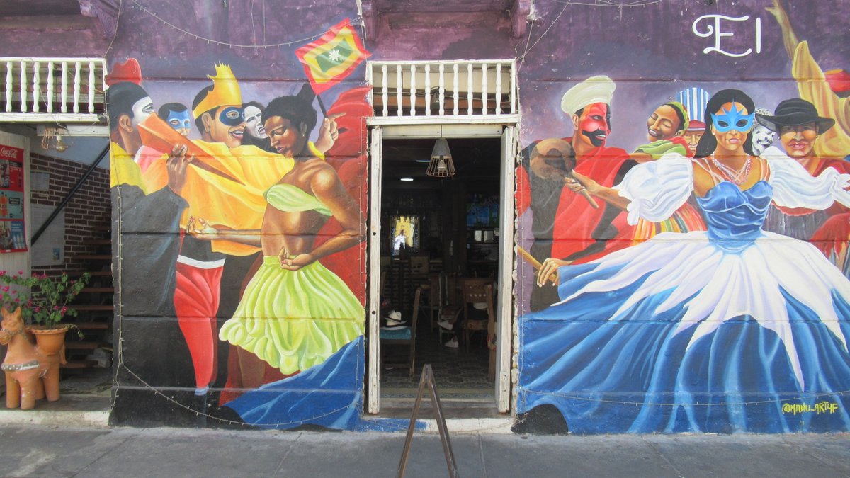 Penalosa_G's tweet photo. 112-2021 Cartagena, Colombia. Love walking along Getsemani neighborhood, the ambiance is magical, the food delicious, fun people. Only when you have a great community for locals, then, it can become also great for tourist; never the other way around. Priority: locals https://t.co/C4izWGwcvh