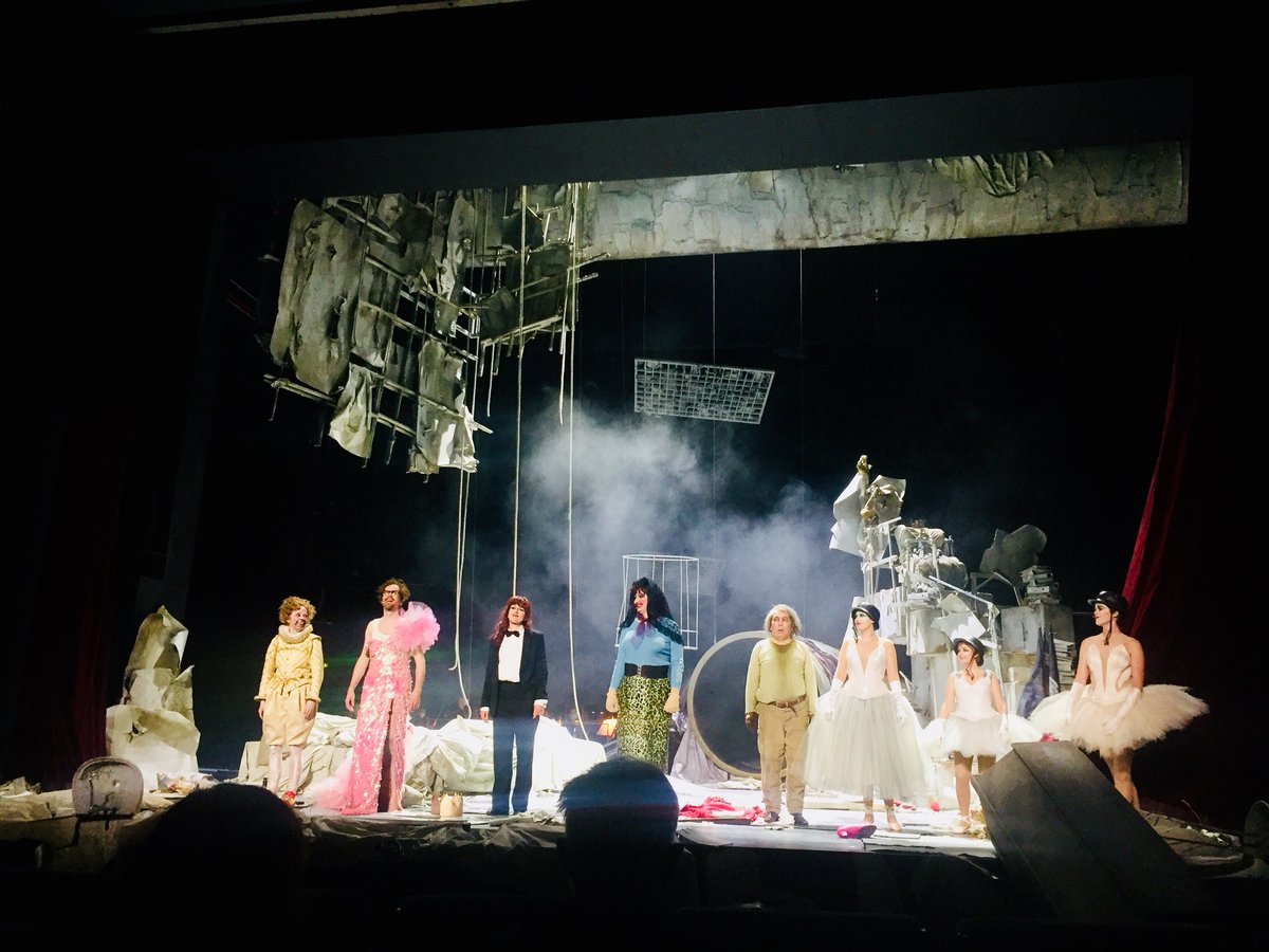 ManuelBrug's tweet photo. Only one stage in 🇩🇪 can play live before 240 tested people approx - #staatstheatersaarbrücken. They are doing a 👍 job, with 7 new productions in 22 days. Saw #Winterreise as dense chamber ballet @StijnCelis + 💪#MacbethUnderworld #pascaldusapin as bloody madcap pas de deux 🙌👏 https://t.co/hLdtbFs8hL