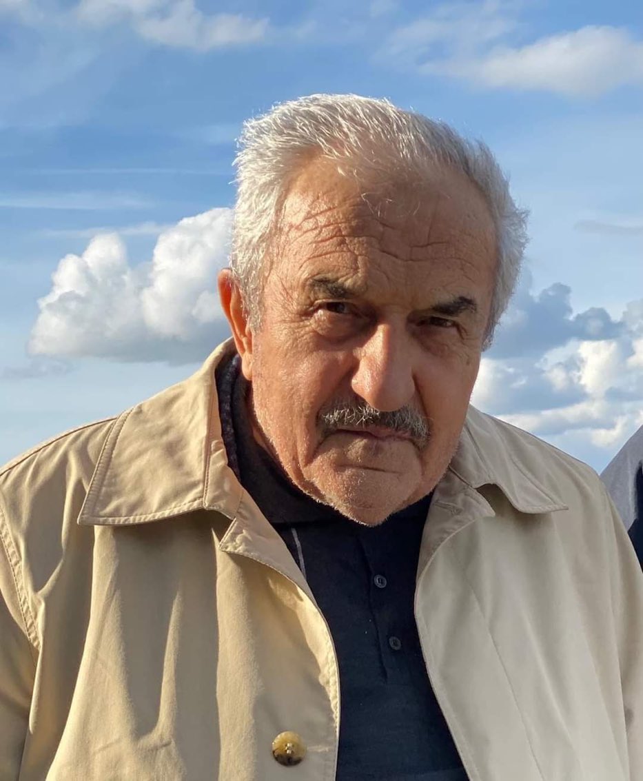 Bediüzzaman Said Nursî'nin son talebesi Hüsnü Bayramoğlu, rahmet-i rahmana kavuştu. 

Cenab-ı Allah, rahmet eylesin. Mekanı Cennet olsun inşallah.