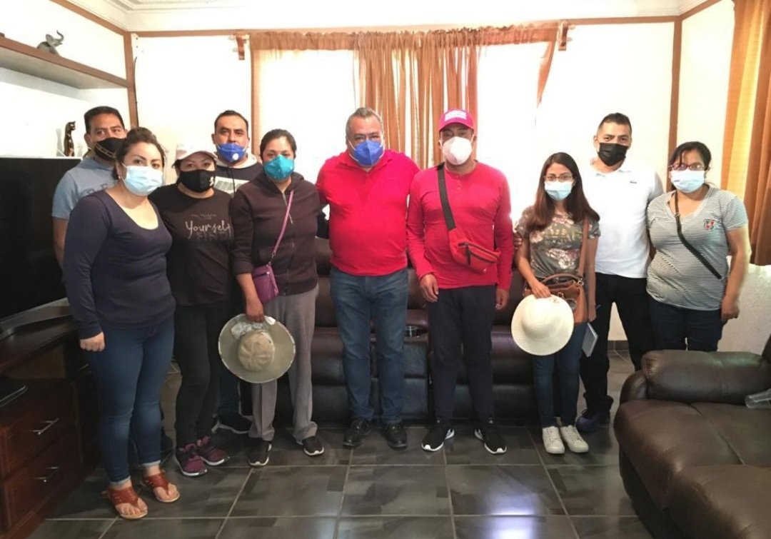 Platiqué con representantes de las mayordomías de Santa Ana Tlacotenco y me manifestaron la falta de apoyo que han enfrentado en los últimos 3 años, además me mostraron su pliego petitorio y acordamos seguir fomentando nuestras relaciones familiares porque fortalecen nuestra fe.