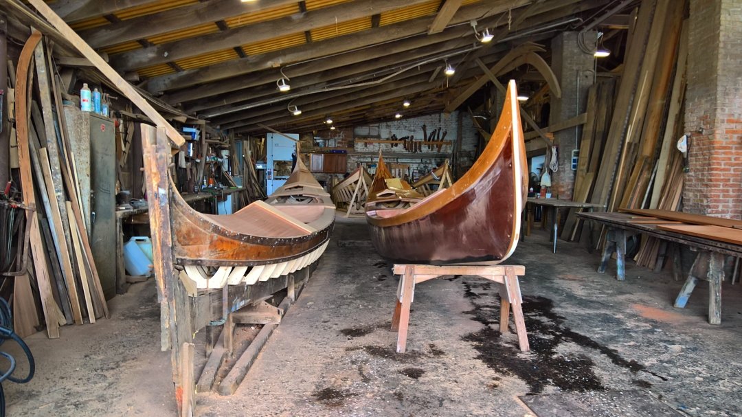 LJ_Pritchard's tweet photo. So thrilled to visit the Cantiere Dei Rossi on Giudecca. Be still my being heart. #WoodenBoats #TraditionalBoatBuilding #Gondola #Sandolo #SanPierota #Venezia ##Venice #Venezia1600 #LivingOnWater @Venezia1600 https://t.co/SajutR8MAB