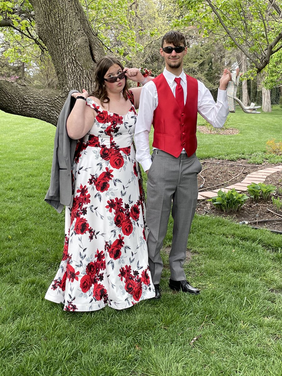 mamajonib's tweet photo. My girls finally got their Prom. β€οΈπ
#OnlyCaley #PromQueen https://t.co/B9u6B8nNhZ