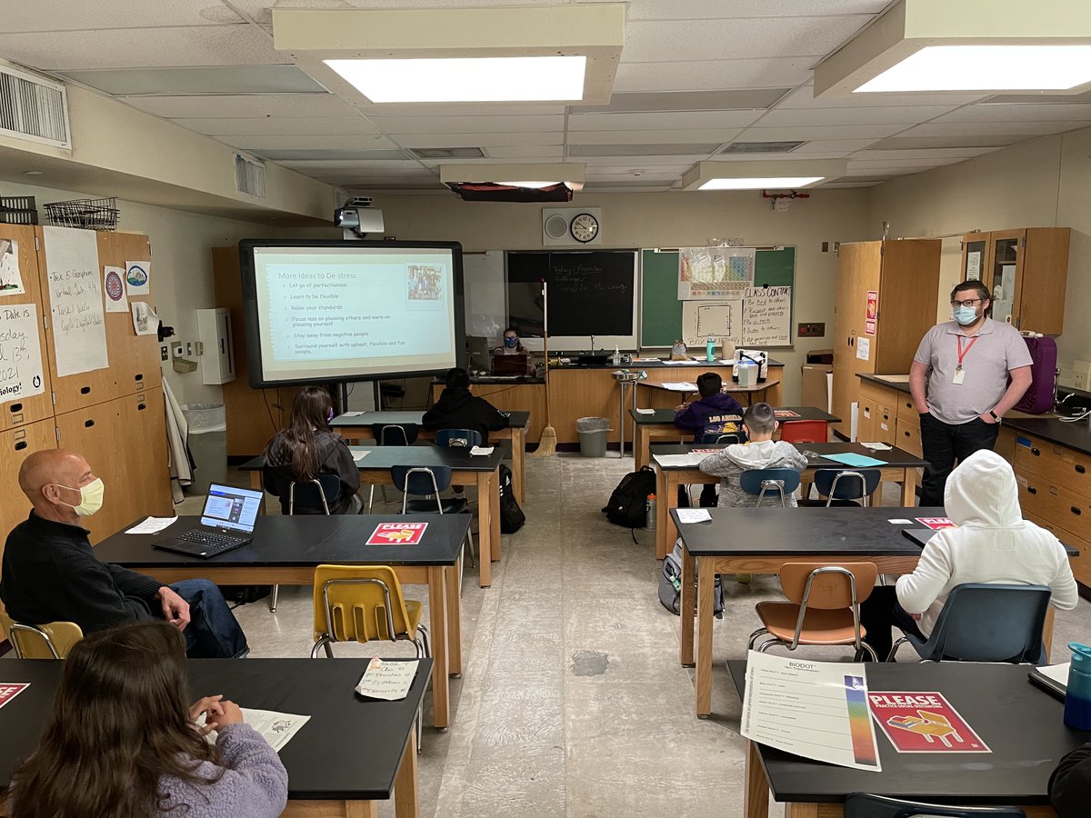 garfield_stem's tweet photo. Scenes from Week 2 of #APSisBack at Garfield STEM. #MakingThingsWork @ABQschools @APSinnovates @ABC_Partnership #EngineeringTheFuture #steamworksart678 #mindfulness https://t.co/SVdrxSrn2x