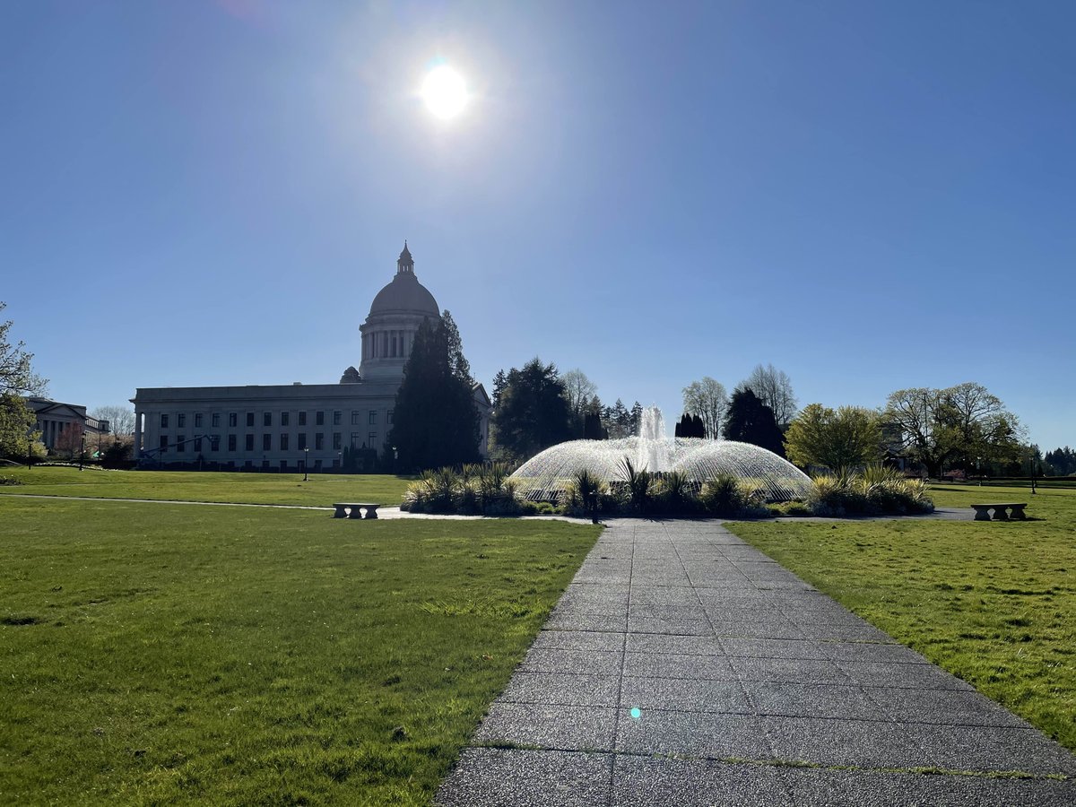 It’s a beautiful weekend! I’m so glad spring is here in full force. Get outside and enjoy the weather #olympia! #capital #tivolifountain #spring #sunshine
