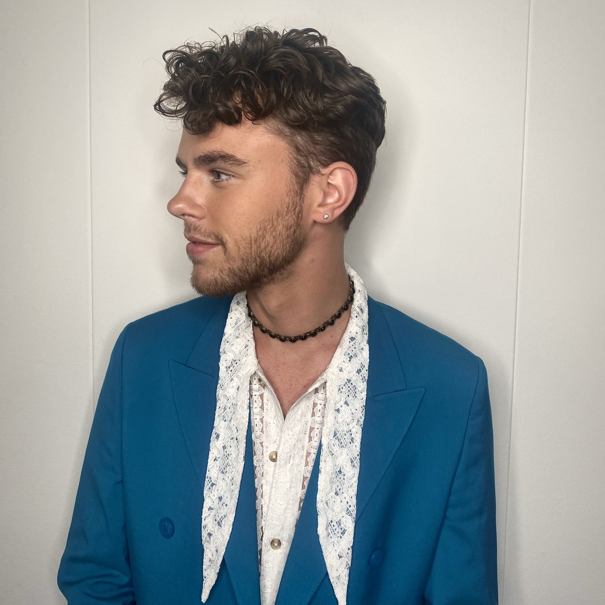 beanie in blue, live voting tonight 8pm EST get IN TO IT!!! <a href="/AmericanIdol/">American Idol</a> #beaneonidol