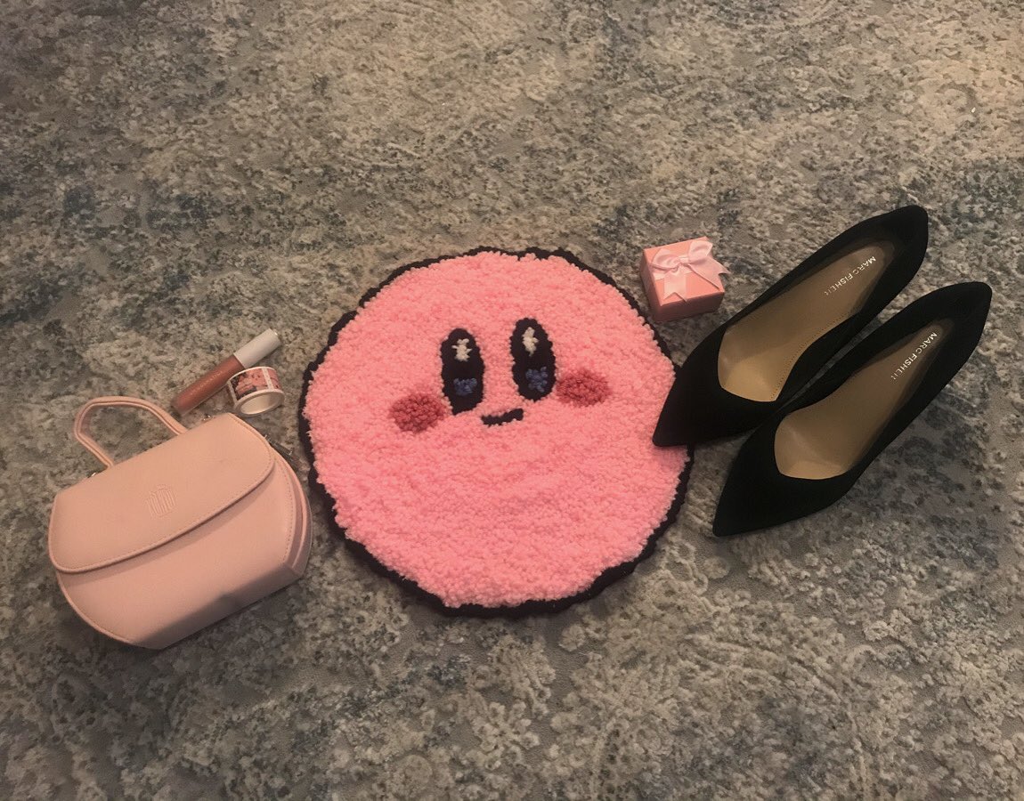 curlin_days's tweet photo. Finished my Kirby punch rug 🌟 💫 #kirby #punchneedlerug #cuterug https://t.co/tZ8SkYnTXN