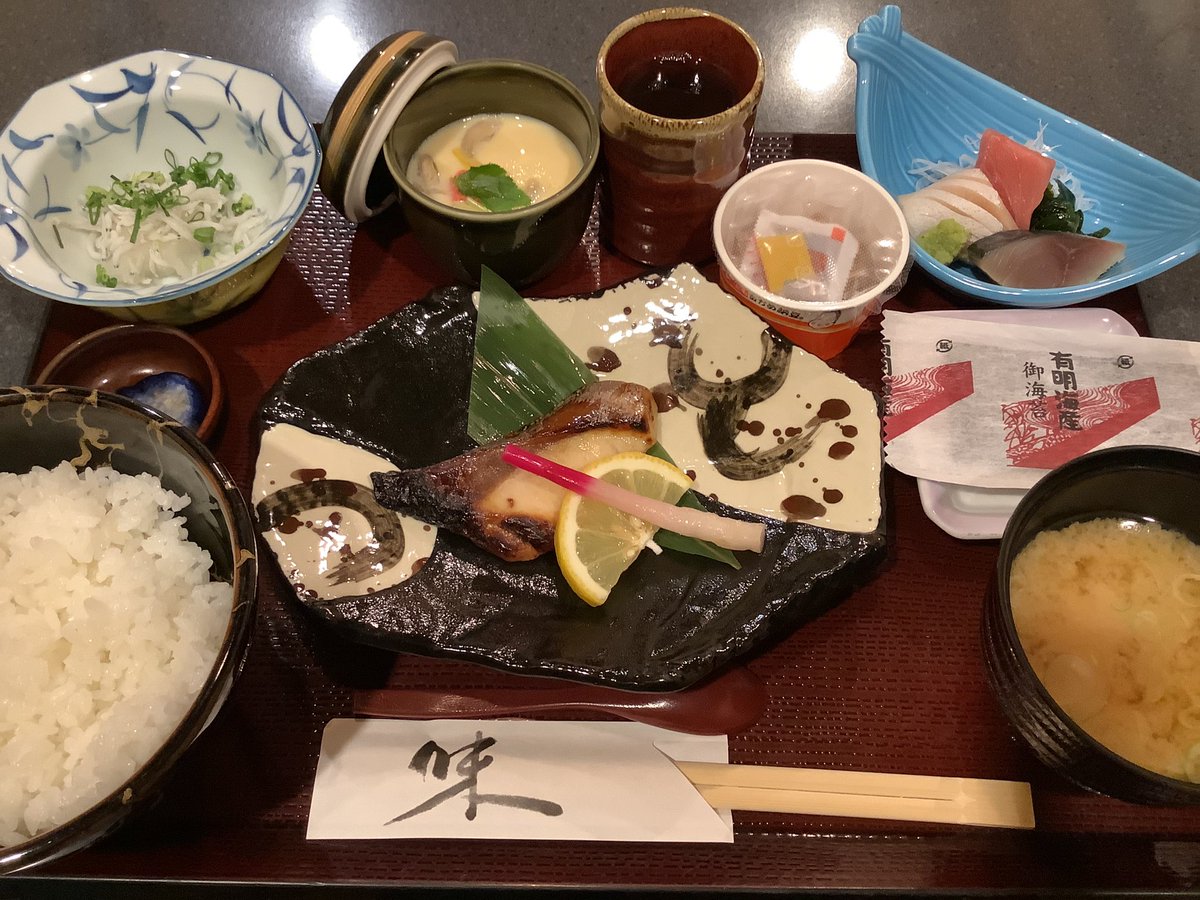 川越第一ホテル 川越駅東口より徒歩3分 21年4月19日 月 本日の朝食 献立は 小鉢 しらすおろし 刺身3種 焼物 ぶり西京焼 茶碗蒸し 焼き海苔 香の物 ご飯 味噌汁 川越 朝食 朝ごはん