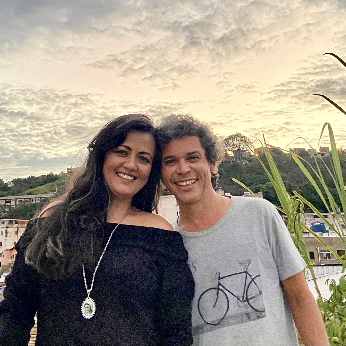 Julialeleco's tweet photo. 💞Ser parceiro significa estar sempre por perto quando for necessário. 

Parceiro é aquela pessoa que você quer sempre ter por perto e que você sabe muito bem que nunca vai enjoar de estar junto.

Meu parceiro é o meu amor! 😍
Você também encontrou seu parceiro na vida? https://t.co/uDujychjrf