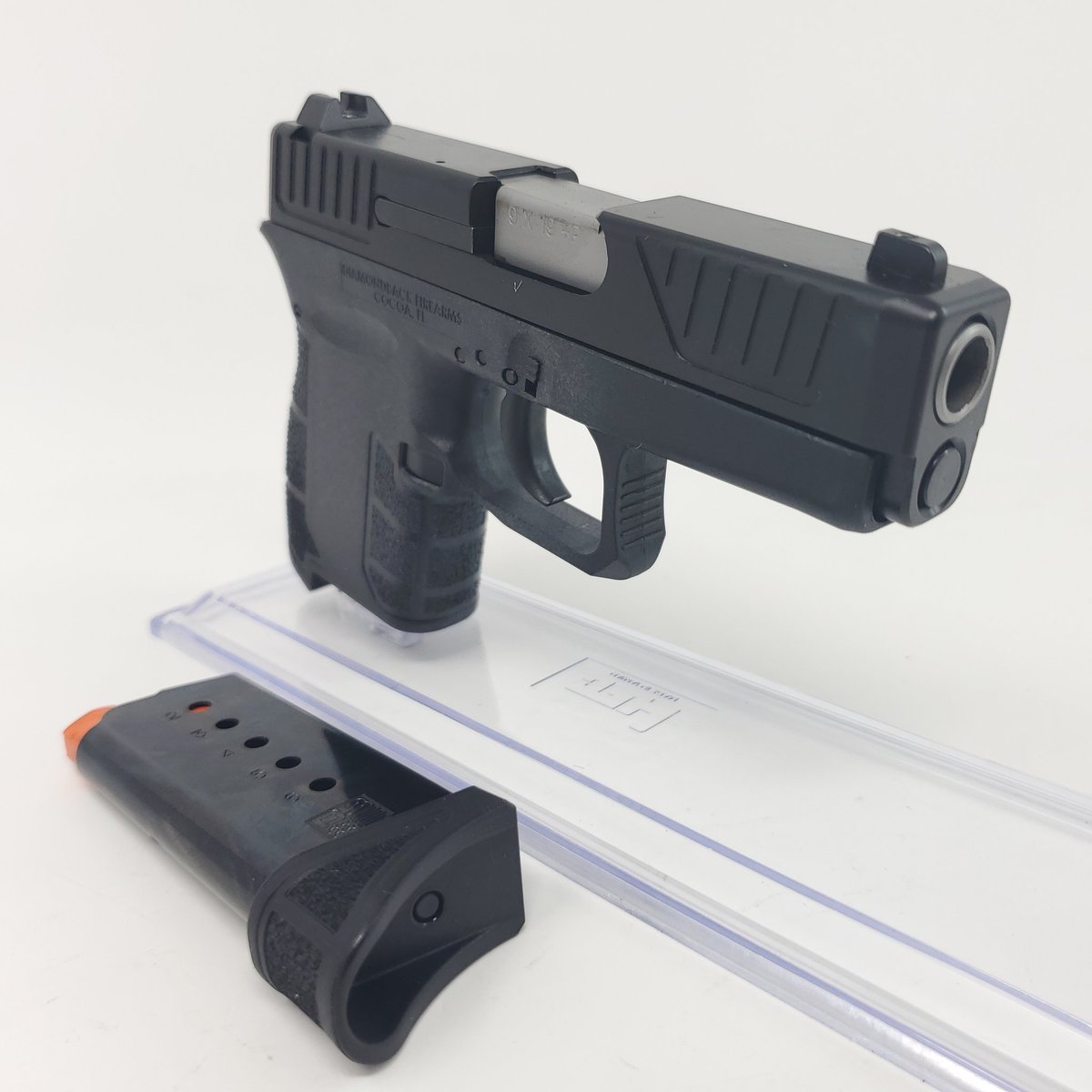 TopGunPawn's tweet photo. [9mm] DB9 Pistol, by Diamondback Firearms!
•
Condition: Factory New
Type: Pistol
Caliber: 9mm
Capacity: 6+1
#diamondbackfirearms #diamondbackdb9 #db9 #db9mm #9mm #9mmpistol #factorynewpistol #pistol #compactpistol #firearms #pewpewpew https://t.co/SAZwQIXhRi