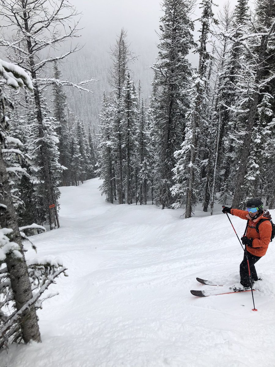 _GreeceBall's tweet photo. Well, the decision to wait for the snow paid off today at @SkiNakiska . Pretty awesome closing day. @IAmASnowSeeker #BonusWeekendAwaits #2ndWinter https://t.co/bX4NVdx84R