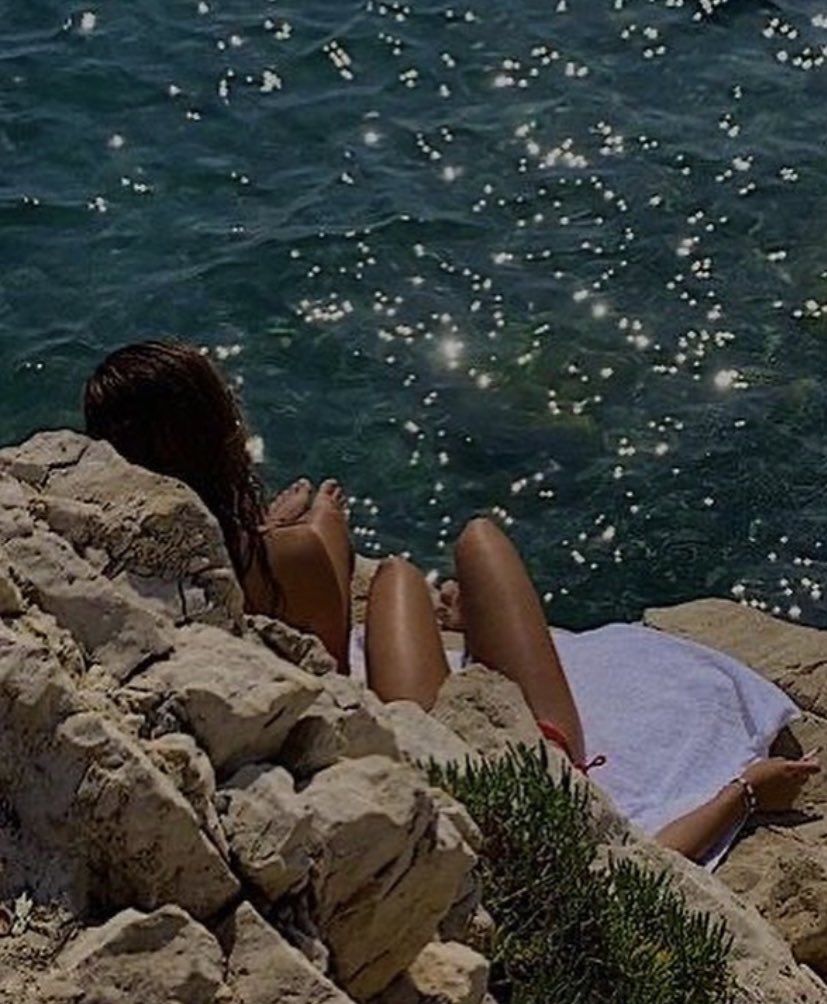 merglitz's tweet photo. mentally im here https://t.co/EwvwVpCPJQ