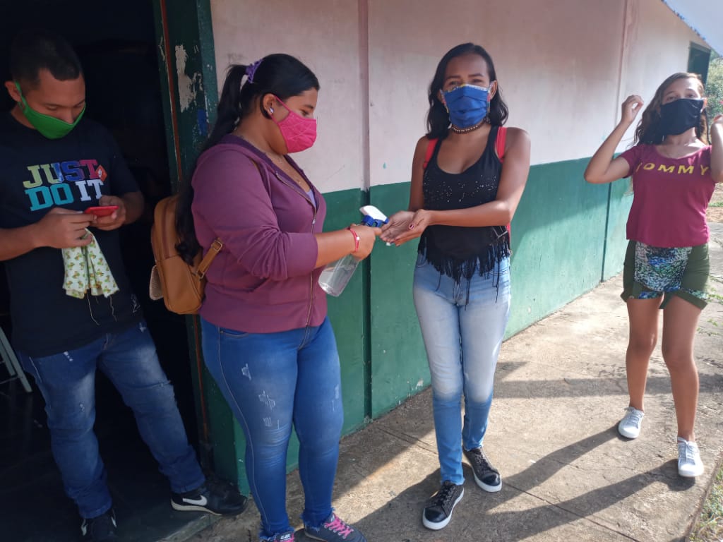 JPSUVCed's tweet image. #18Abr | 📸 | La Juventud del PSUV del Municipio Cedeño, realizó el segundo encuentro del TALLER DE FORMACIÓN CARABOBO 200, donde el Prof. José Angel Pérez nos habló sobre &quot;El Papel que juega la Juventud en las Misiones y Grandes Misiones&quot;.

#PrevenirSalvaVidas