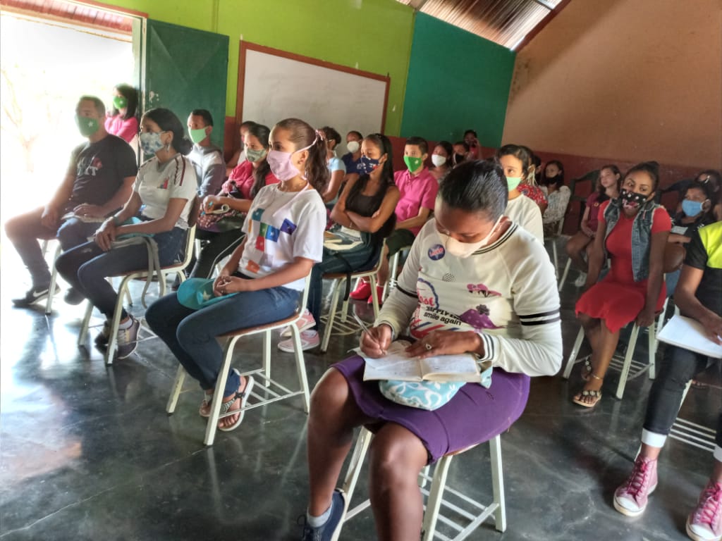 JPSUVCed's tweet image. #18Abr | 📸 | La Juventud del PSUV del Municipio Cedeño, realizó el segundo encuentro del TALLER DE FORMACIÓN CARABOBO 200, donde el Prof. José Angel Pérez nos habló sobre &quot;El Papel que juega la Juventud en las Misiones y Grandes Misiones&quot;.

#PrevenirSalvaVidas