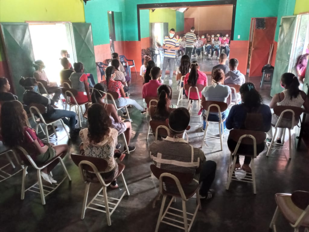 JPSUVCed's tweet image. #18Abr | 📸 | La Juventud del PSUV del Municipio Cedeño, realizó el segundo encuentro del TALLER DE FORMACIÓN CARABOBO 200, donde el Prof. José Angel Pérez nos habló sobre &quot;El Papel que juega la Juventud en las Misiones y Grandes Misiones&quot;.

#PrevenirSalvaVidas