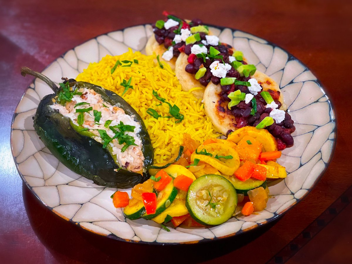 RuschAudrey's tweet image. My team got me hungry talking about food so I cooked! Chik’n and cream cheese stuffed poblanos w/ yellow rice, arepas topped with black beans &amp;amp; calabacitas. #postgamerecovery #dinnertime #veganfood #veganathlete #htownpanthers #footballchick #oline #yummyinmytummy #iwashungry