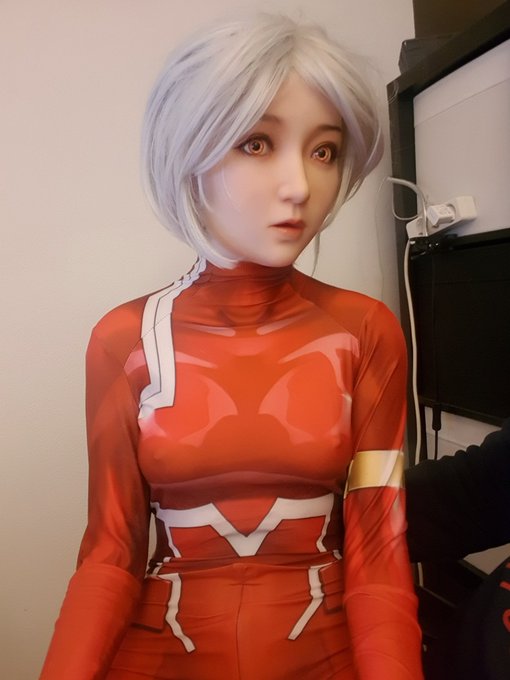 Nao in 02 suit and sleep wig. Just a random picture before bed time https://t.co/b8S0EzePwC<a href="/tag/cosplay"class="tags"><span>#cosplay</span></a><a href="/tag/xycolo"class="tags"><span>#xycolo</span></a><a href="/tag/xycolodoll"class="tags"><span>#xycolodoll</span></a>