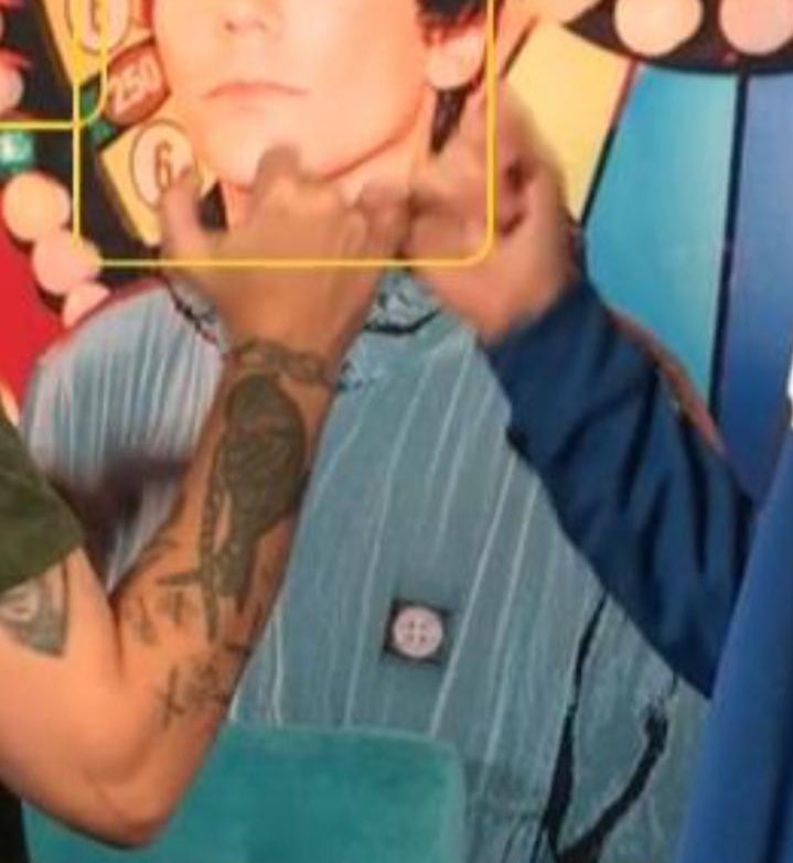 speaknow_louis's tweet image. esté es el tweet de la suerte por cada comentario y cada RT que des tus posibilidades de hacer pinky promise con louis cómo estás fans aumentaran, si lo ignoras louis perderá y además no pasará así que a votar

I vote #Louies for #BestFanArmy at the #iHeartAwards