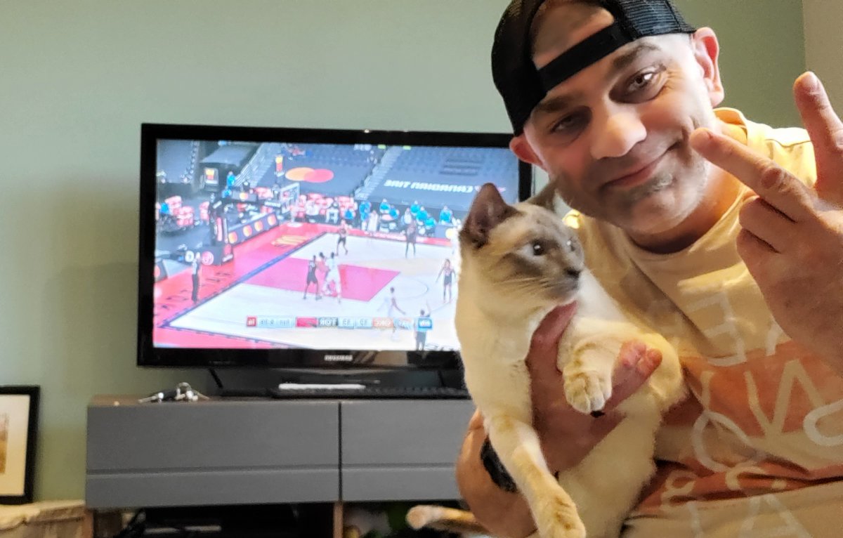 gamedropspops's tweet photo. My cat #Loki  &amp; I watching Go Raps Go , beat the #OKC #Thunder #Sportsnetone #NBA #tangerinefanangle #NBATwitter #Watanabe watching from #theShwa #oshawa #wethenorth #Boucher #PaulwatsonJr #gamedropspops #mattdevlin #LeoRautins  #GaryTrentJr
#toronto #Birch #Flynn https://t.co/UqNigcECin
