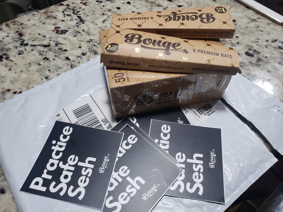 CashColorCanna's tweet photo. Thank you @rolling_bouqes for the gift pack! I'll do a giveaway during the show this Tuesday #boques #cashcolorcannabis #cashcolorcannabispodcast #rollingpapers #blackincannabis https://t.co/eK77KKPWnv