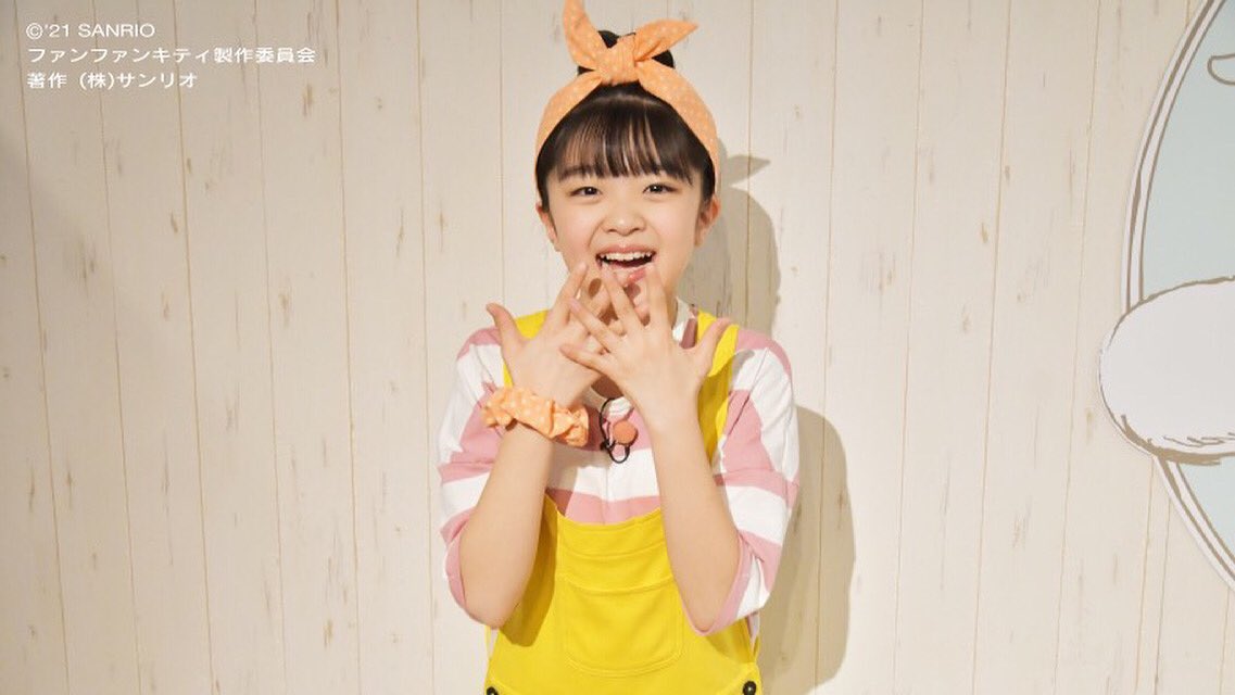 Rinon Hayashi ファンファンキティ の月曜日 世界コーナー の衣装が好評で嬉しいです キティ ちゃんとお揃いでスピンもお気に入り 今日はどの国の遊びかなー お楽しみにね ファンファンキティ スピン 林里音 サンリオ T