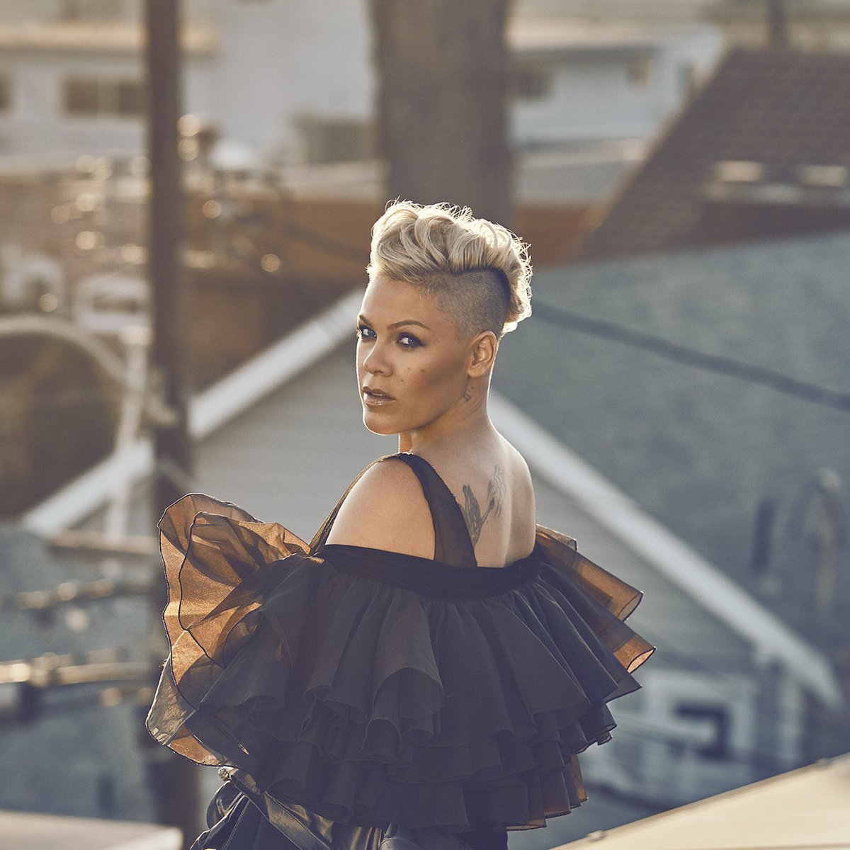 1043MYfm's tweet photo. Happy Monday!!! We are looking for @Pink's biggest fans! 🙌 Tweet us or reply to this tweet if that’s you! https://t.co/kVTviDcWek