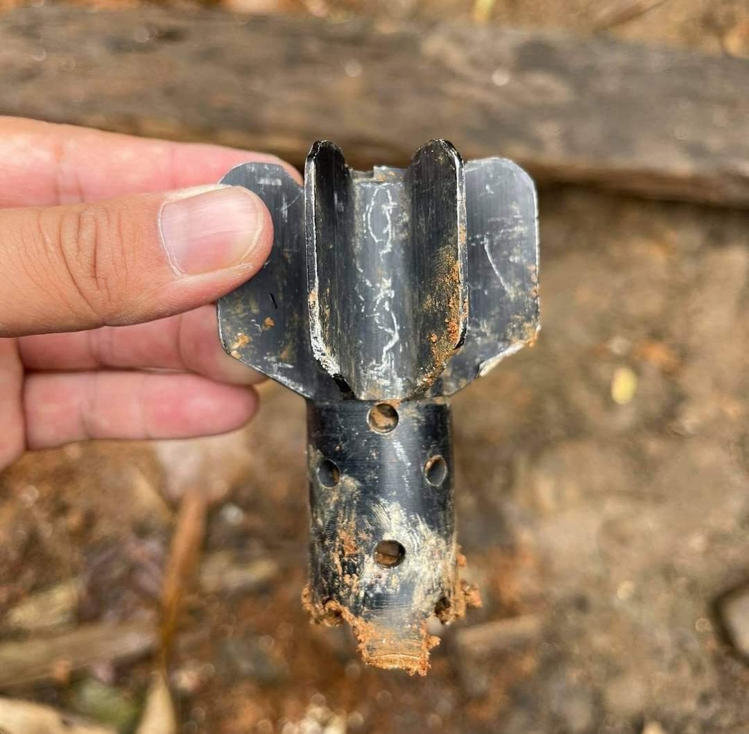 sittthiha9's tweet photo. On the night of April 18, in SutNaiYang village, #Hpakan, some houses were damaged by artillery fire by Terrorists (#Myanmar security forces). 
#Apr19Coup
#CrimesAgainstHumanity
#WhatsHappeningInMyanmar https://t.co/ODRVcY7Oq7