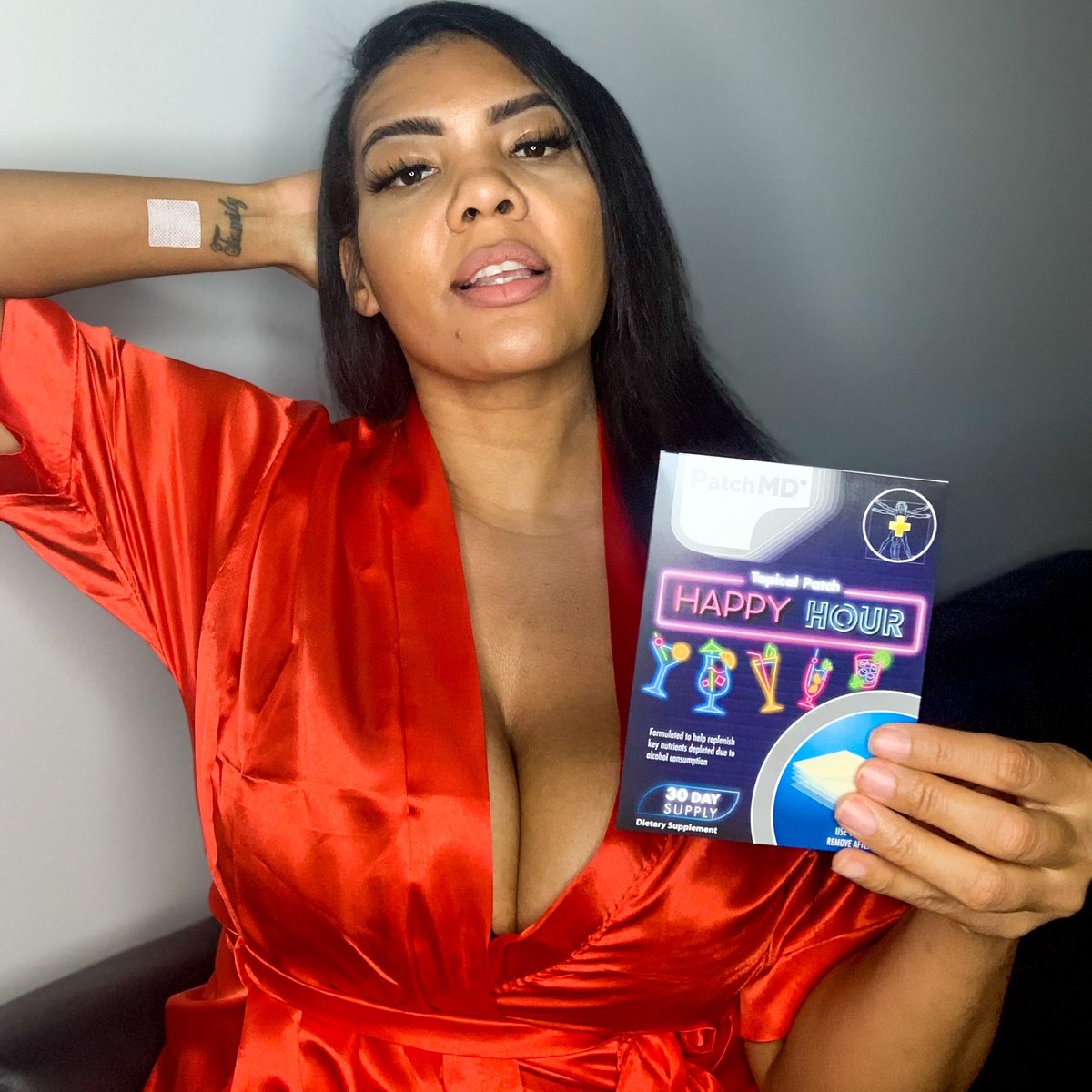 VPlantbasedmami's tweet image. 🥂 When you come home off too many mimosas from brunch 🥂🤪

💚Thank you @MyPatchMD for giving me these topical patches that contain a balance of nutrients, minerals, antioxidants and 🌿.

🧡I love that they are so discreet👀 #patchmd #hangovercure