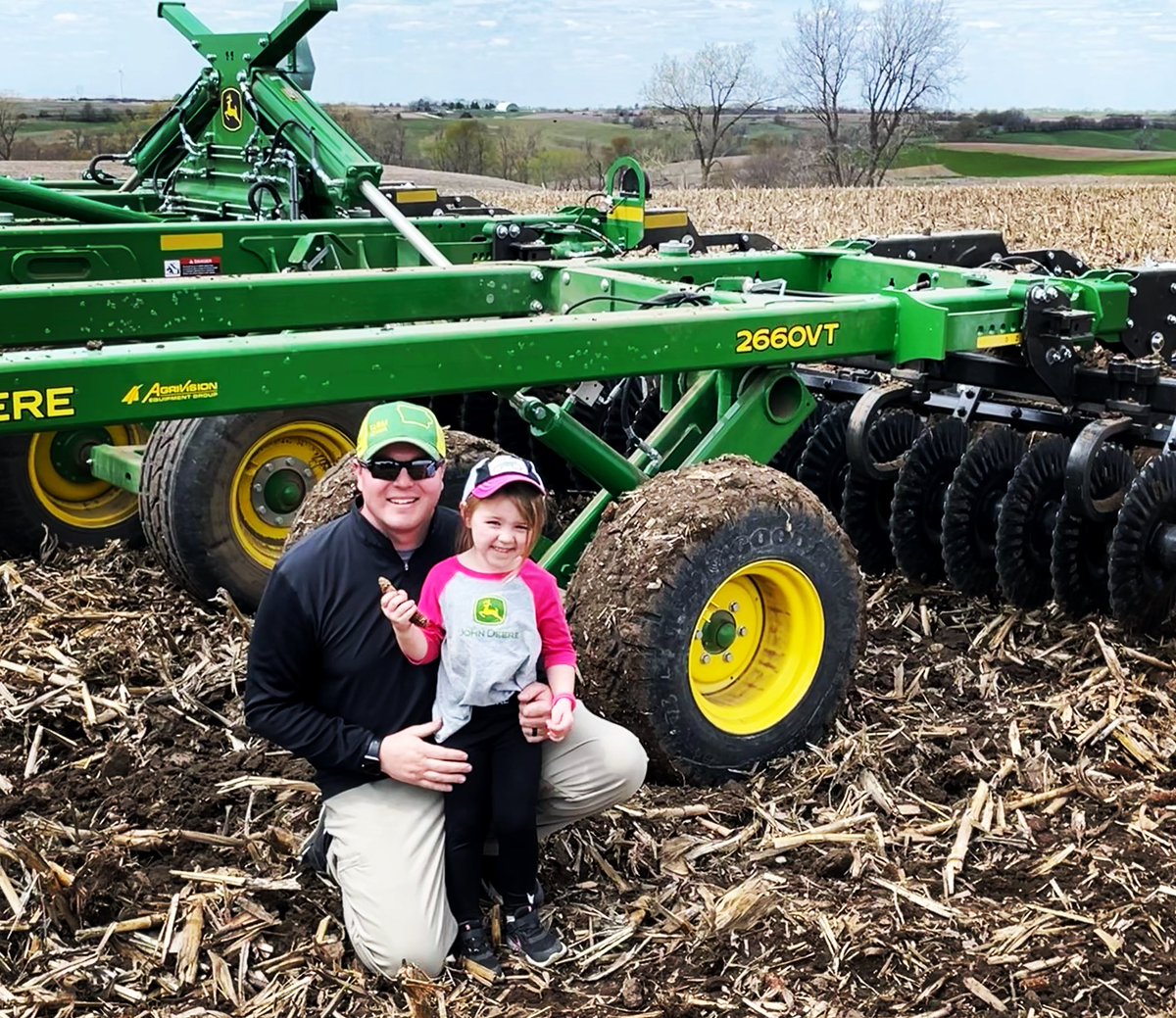 Seth Robinson (@sethrobby) on Twitter photo Today was fun. Claire showed some customers the benefits of a <a href="/JohnDeere/">John Deere USA</a> 2660VT and TruSet technology! Side note - I’ve failed as a teacher. She still thinks she was holding a pine cone. I tried to explain that it is a corn cob but she doesn’t believe me 🤦🏻♂️ Today was fun. Claire showed some customers the benefits of a <a href="/JohnDeere/">John Deere USA</a> 2660VT and TruSet technology! Side note - I’ve failed as a teacher. She still thinks she was holding a pine cone. I tried to explain that it is a corn cob but she doesn’t believe me 🤦🏻♂️