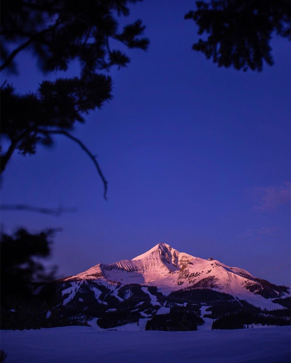 BigSkyTownCent's tweet photo. As the sun sets on the last day of lift service for Lone Peak we here at Town Center would like to give thanks to you our community &amp; everyone who did their part to help Big Sky stay safe, open &amp; strong this winter season. Cheers to you friends! 📷 Roxys
#VisitBigSky #BigSkyLife https://t.co/V0qh2DlnBN