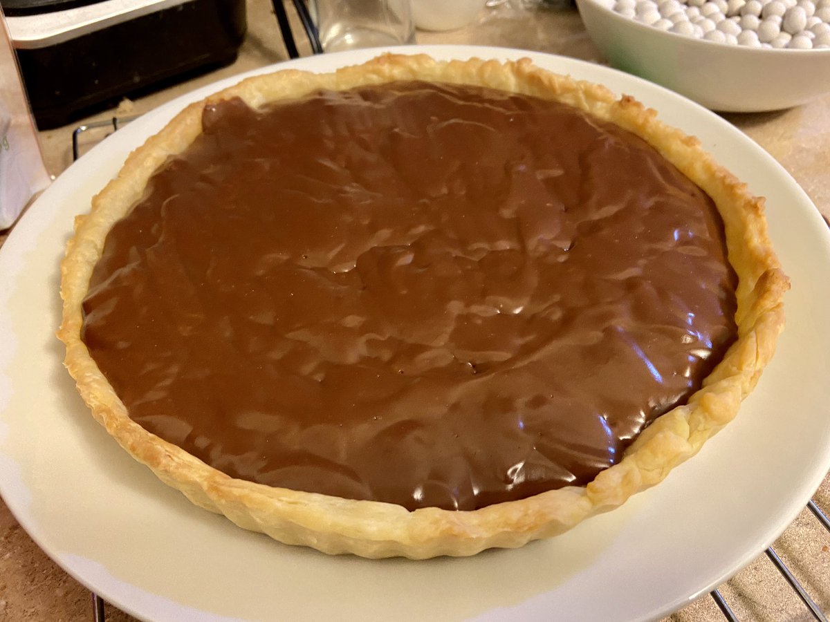 Guylafur's tweet photo. Chocolate pudding pie, all from scratch. #Studabaker https://t.co/dQf8gZJs70