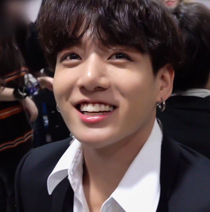 Your eyes holds the whole galaxy. A thread of Jungkook's eyes ~