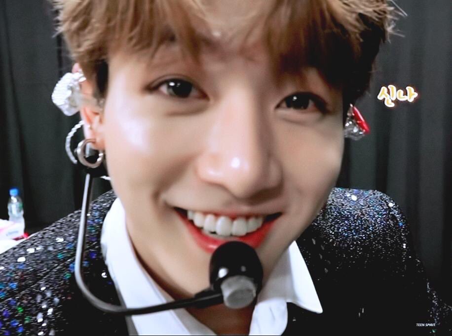 Your eyes holds the whole galaxy. A thread of Jungkook's eyes ~