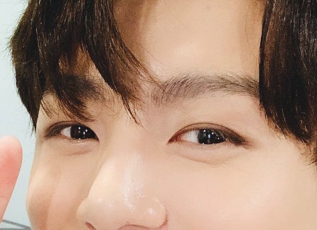 Your eyes holds the whole galaxy. A thread of Jungkook's eyes ~