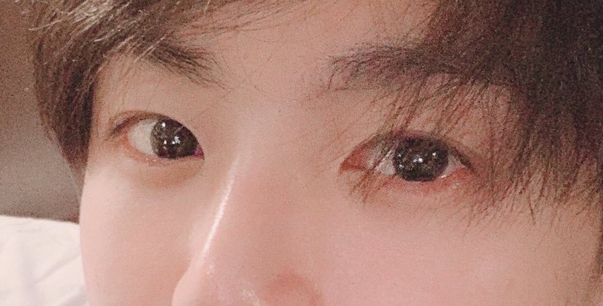 Your eyes holds the whole galaxy. A thread of Jungkook's eyes ~