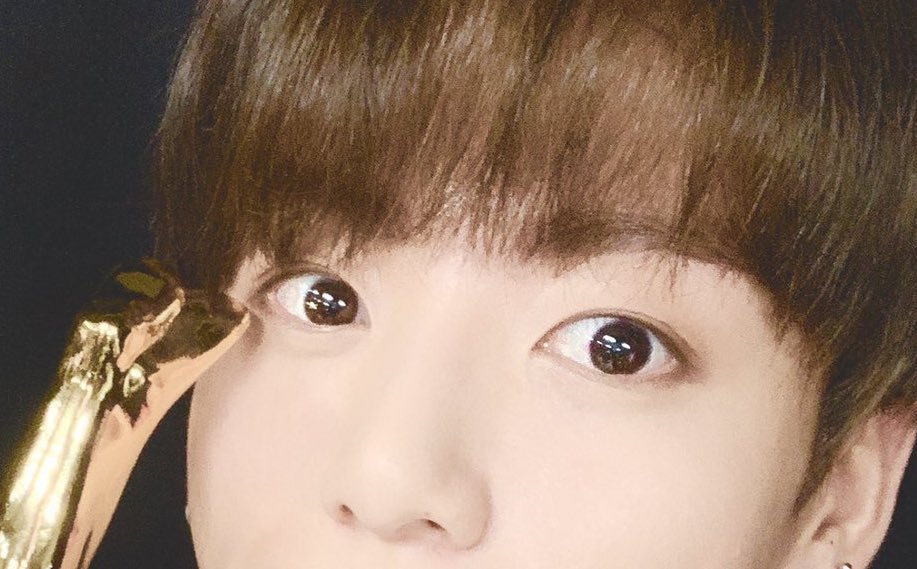 Your eyes holds the whole galaxy. A thread of Jungkook's eyes ~