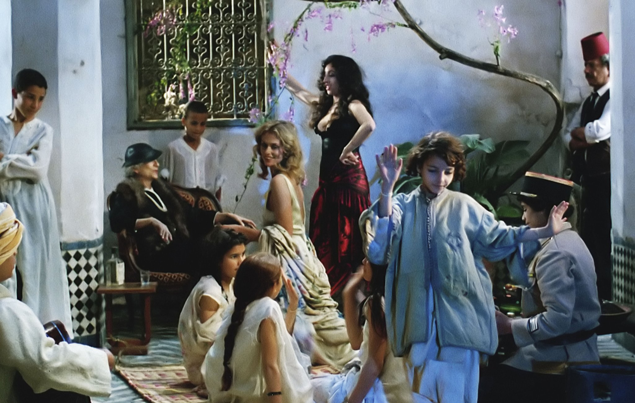 映画 ヘカテ デジタル リマスター版 5 14 金 ヘカテ デジタル リマスター版 公開まであと4日 ダニエル シュミット監督作品 永遠の輝きを放つ愛の神話が 流麗な映像で 再びスクリーンに蘇る 4 23 金 Bunkamura ル シネマほか 全国順次公開