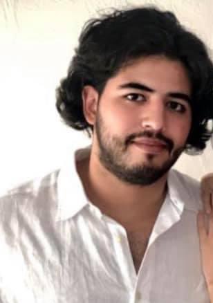 #Veracruz | Se necesita colaboración para dar con el paradero de este hombre, se llama Marlon Botas Fuentes. La noche de ayer golpeó a una mujer hasta romperle el cráneo, hoy está en terapia intensiva y él se ha dado a la fuga, su familia lo encubre.