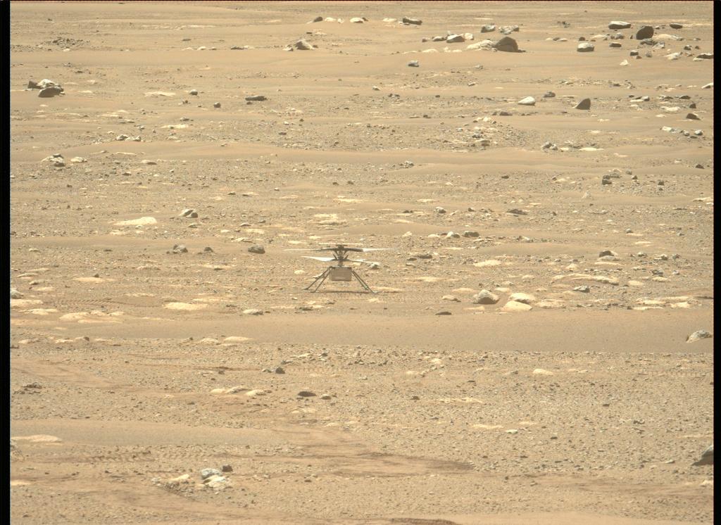 EzTT_KEVoAI2iF5?format=jpg&name=medium