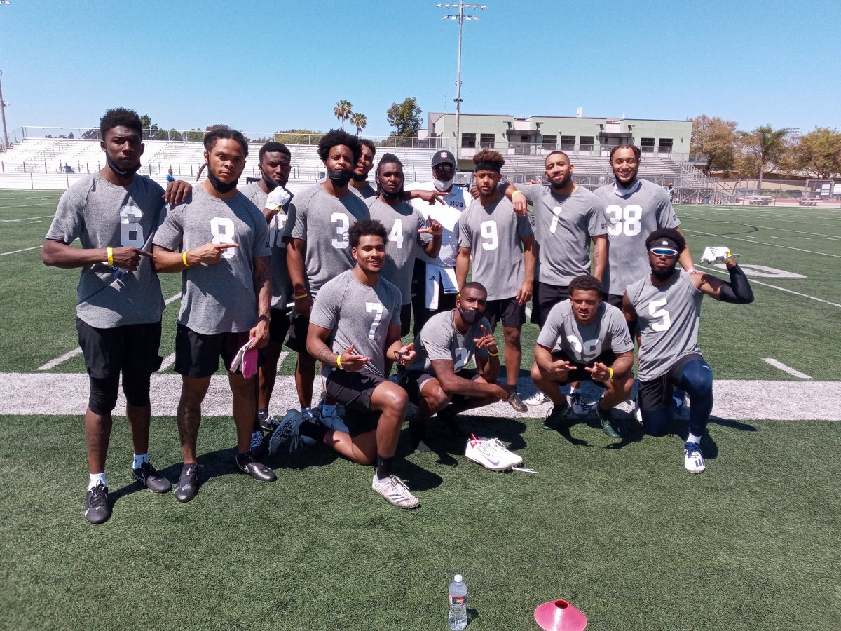 timmctyer's tweet image. 🚨 By far the most talented DB group of @HUBFootball2020 Camps. 
 
Guys were HUNGRY, it showed. 
A lot of versatility, size &amp;amp; length among all of them; and w/the addition of our cov2 drill, guys really showcased their range, mobility, change of direction &amp;amp; athleticism. #DBUnit 🔒
