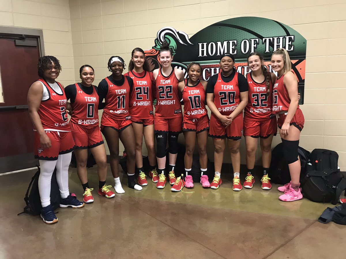 NikiahChesterf1's tweet image. had a great weekend w/ my girls in Birmingham , went 3-0 !! this is just the beginning ❤️ #WARREADYY