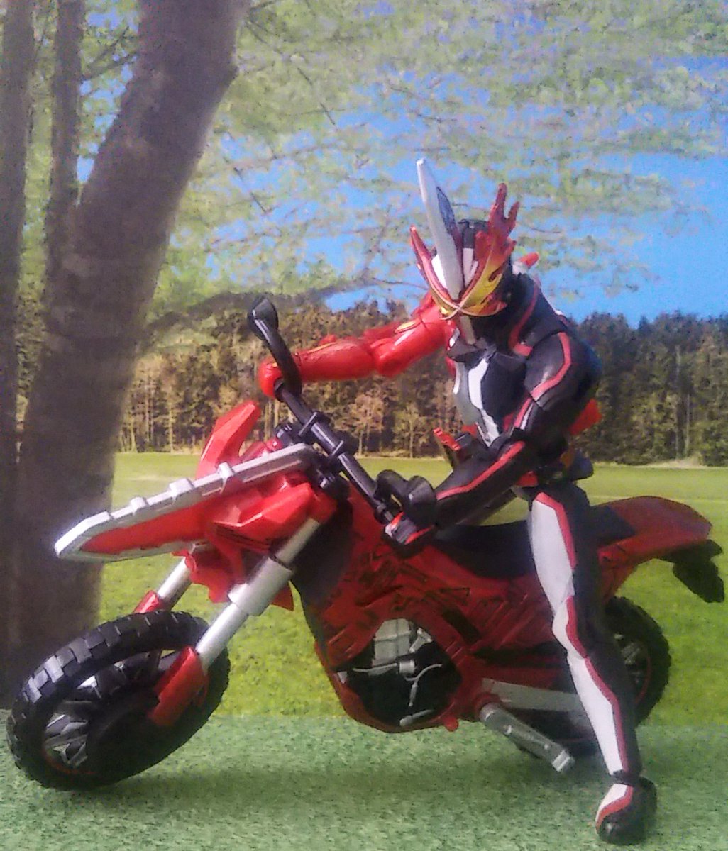 どぜうもん セイバー 気軽にバイクアクション出来るのが装動の良い所だ 塗装したバイクを試乗するセイバー 装動 仮面ライダーセイバー どぜうもん セイバー 気軽にバイクアクション出来るのが装動の良い所だ 塗装したバイクを試乗するセイバー 装動 仮面ライダーセイバー