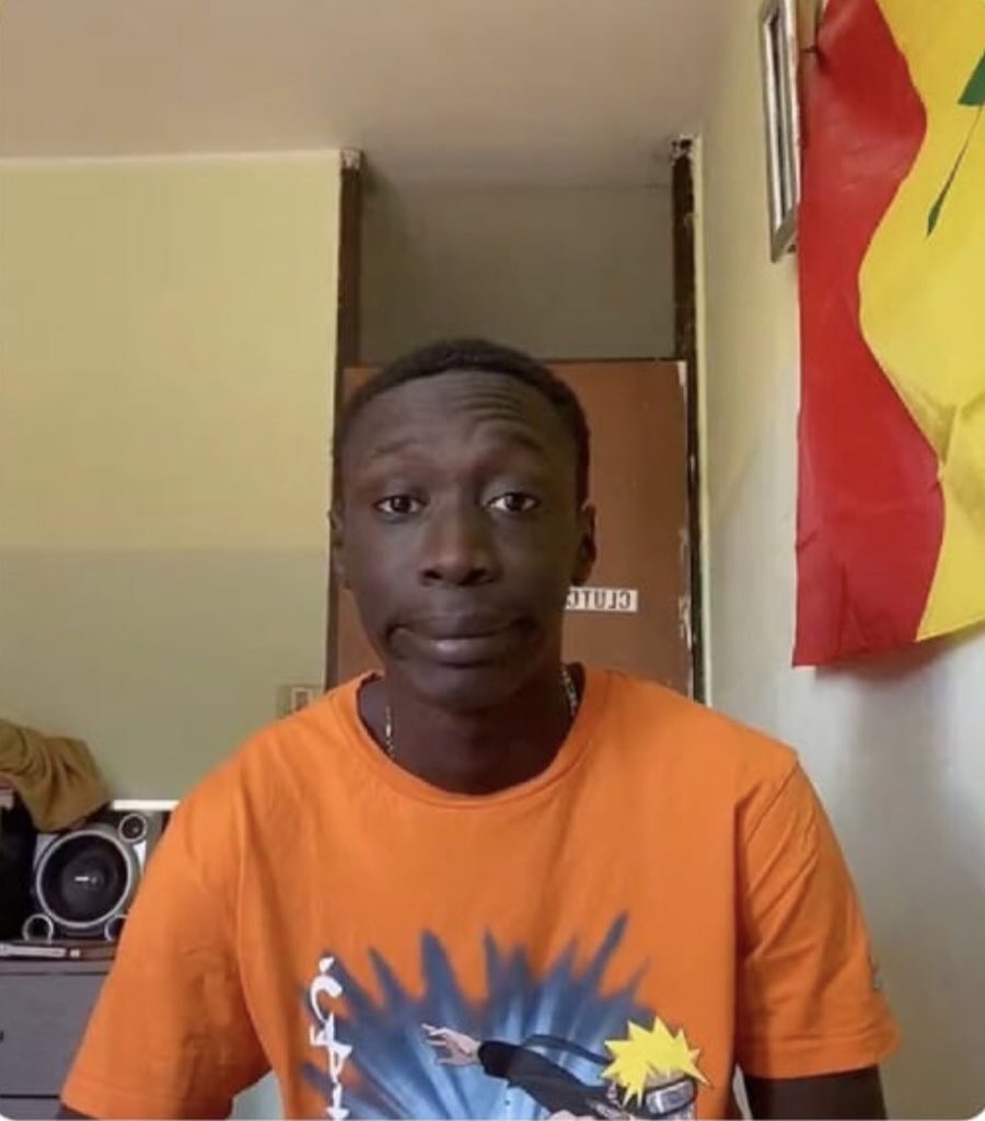 CayeyePower's tweet image. El ministro diciendo que la docena de huevo es a $1.800 y en Su Majestá la compramos a $9.500. 
Quedamos 🤡 🤡🤡🤡🤡🤡🤡🤡🤡