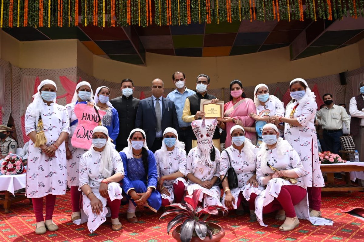 WCD_Solan's tweet photo. Himachal Day 2021 
Hon'ble Industries Minister Sh. Bikram Singh was the guest of honour during the celebration. Panchayat from all five projects of District Solan with best Sex Ratio at Birth were awarded. AWW performed to creat awareness and promote COVID vaccination. https://t.co/3InxNNMUA6