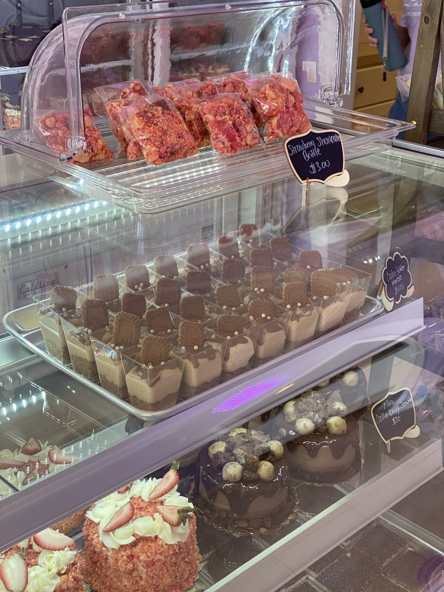 lavcupcakery's tweet photo. We did THAT and we SOLD OUT! Grand opening weekend was successful, overwhelming and amazing 💜💜💜 come visit us this week, we’ll be posting a daily “what’s in the case” and doing our best to keep the shelves stocked!
160 Adams Ave in Hauppauge 
Tuesday-Saturday 9-7
Sunday 9-2 https://t.co/QqXxWbdOTr