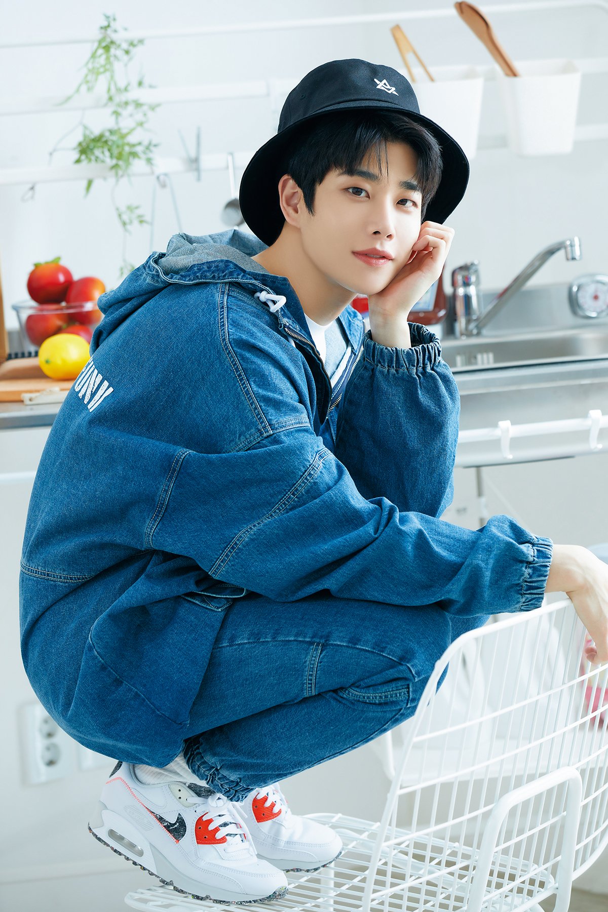Amazon.co.jp: ASTRO アストロ グッズ 写真集 Premium Photo