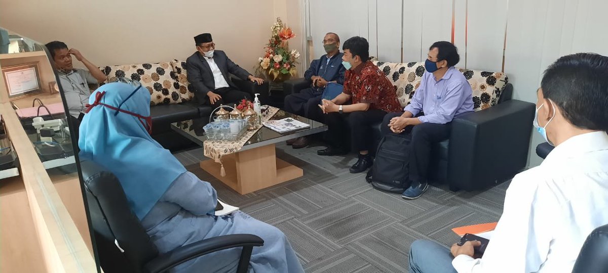 unibabpn's tweet photo. Breaking News
.
Pagi ini Rektor Universitas Balikpapan Dr.Isradi Zainal menerima kunjungan audiensi dari Politeknik Negeri Samarinda Jurusan Teknik Elektro terkait penjajakan kerjasama.
.

https://t.co/NImLAsw54N https://t.co/QJuxLAJr2n