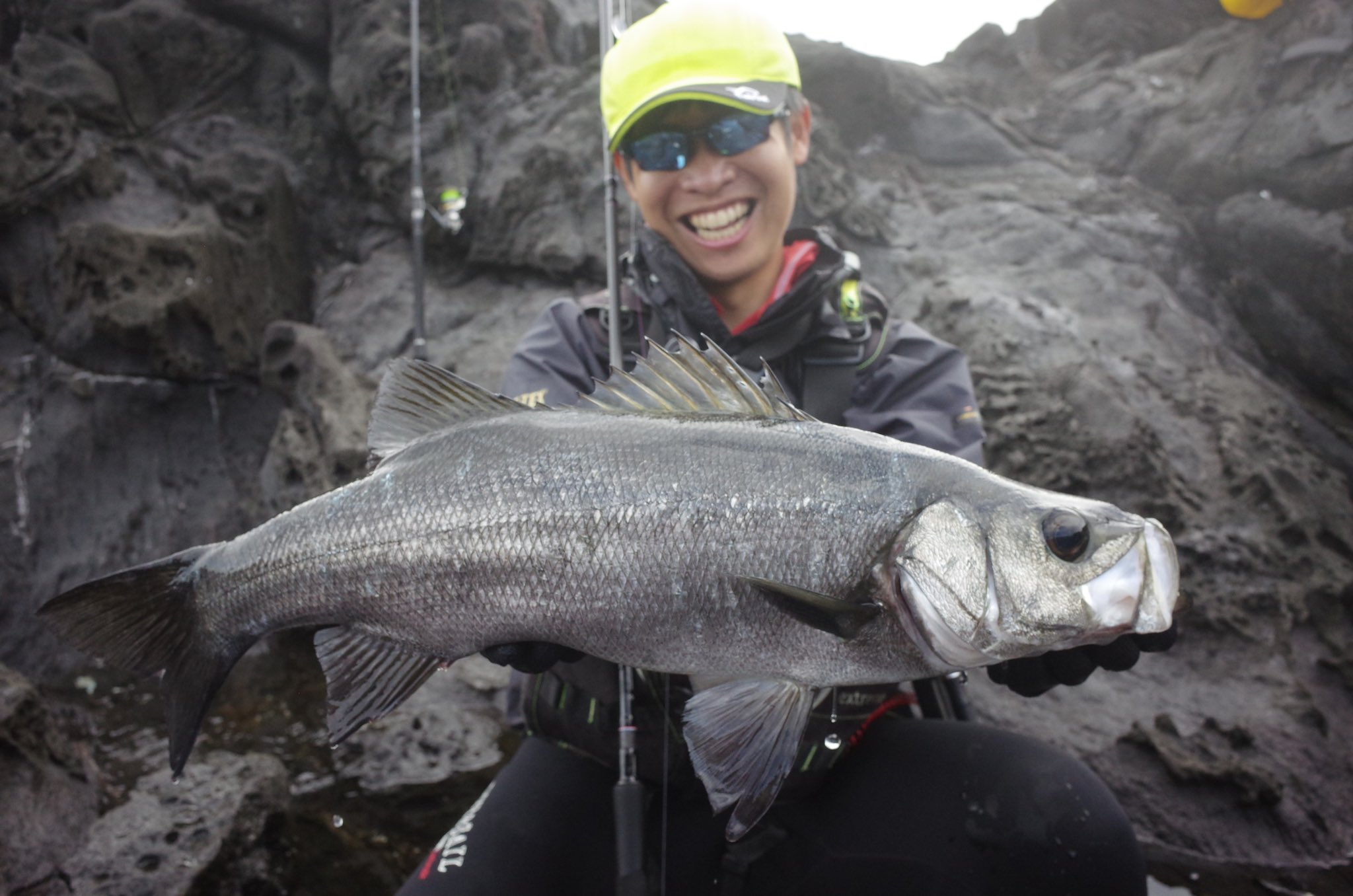 怪魚ハンター山根ブラザーズ 公式 先日 兄弟揃って伊豆半島のヒラスズキ釣行へ 弟のプロガイドの下で兄が初めて磯ヒラゲットです 動画はコチラ T Co E6wwpusxnn Youtube 怪魚ハンター山根ブラザーズ 公式 先日 兄弟揃って伊豆半島のヒラスズキ釣行へ 弟のプロガイドの下で兄が初めて磯ヒラゲットです 動画はコチラ T Co E6wwpusxnn Youtube