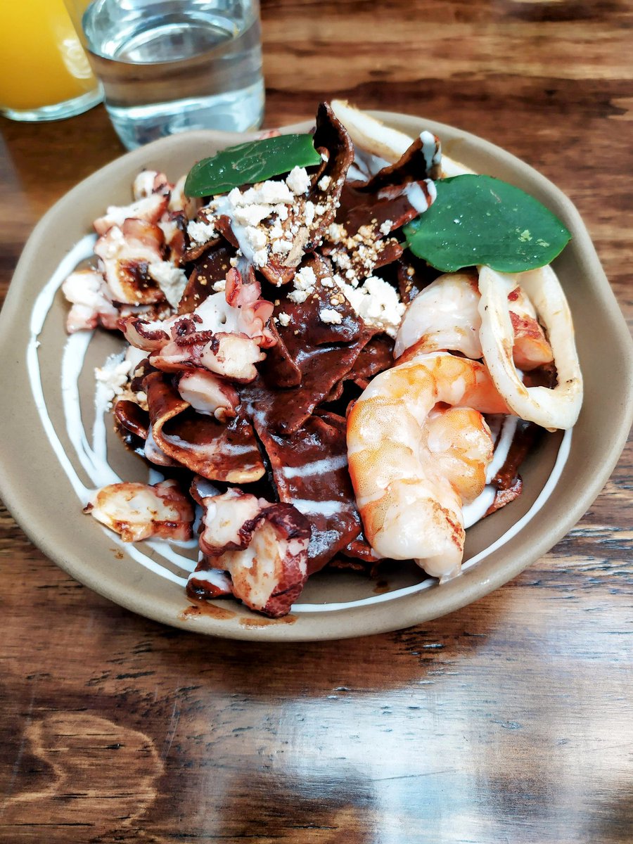 omarivanmex's tweet photo. Los invito a comer en el restaurante de mi amigo @JorgeDumit https://t.co/AtCzVsIixi