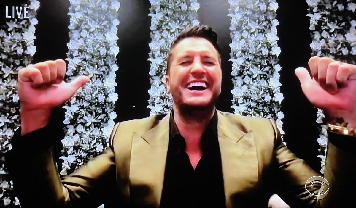 ACMawards's tweet image. Who won Entertainer of the Year? THIS GUY 👏 @LukeBryanOnline #ACMAwards