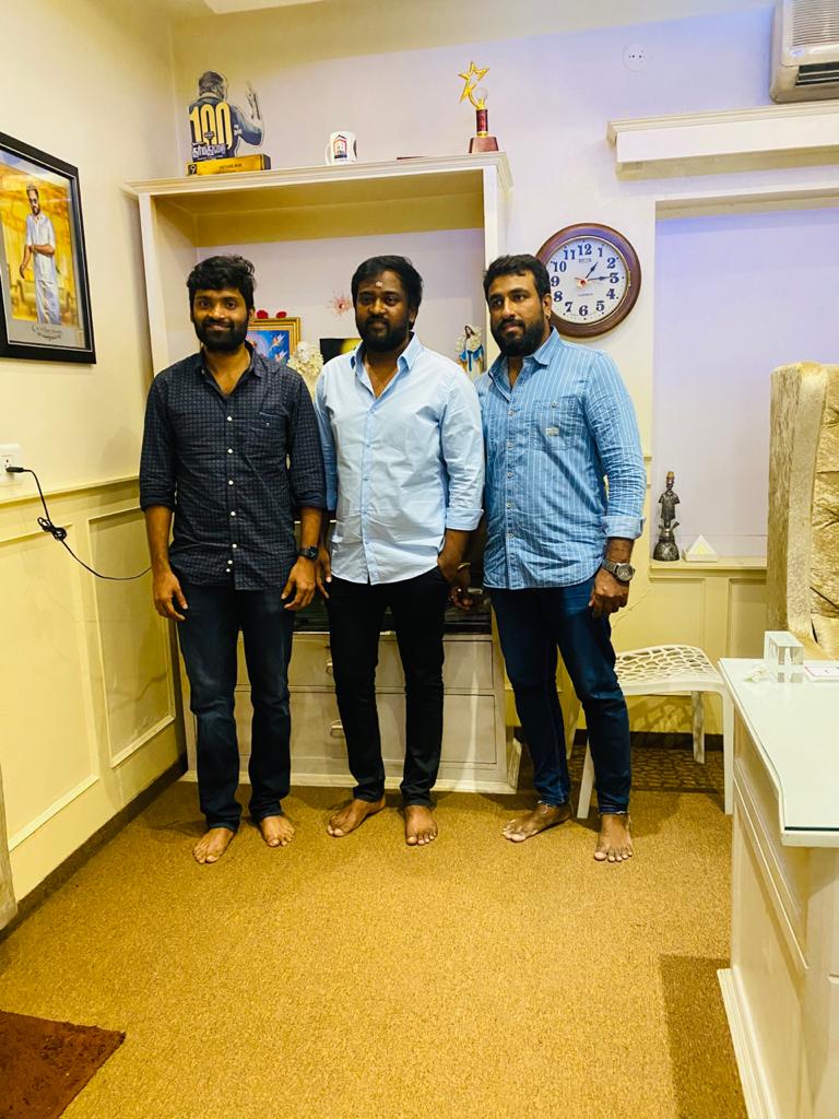 cinemapluz11's tweet photo. தயாரிப்பாளர் அலெக்ஸாண்டர் வழங்கும் அறிமுக இயக்குநர் ஷ்யாம் மனோகரன் இயக்கத்தில்   எட்டு தோட்டாக்கள் புகழ் வெற்றி நடிக்கும் புதிய திரைப்படம்  ! https://t.co/FfuAlJFonz @act_vetri #picturebox @DoneChannel1 https://t.co/M6N4Dc66Yl